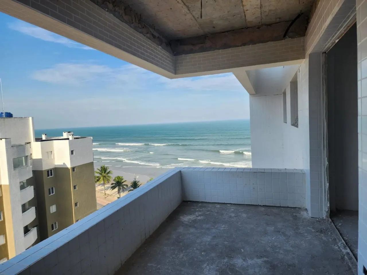 Apartamento novo à venda com 2 dormitórios e vista mar em Mongaguá