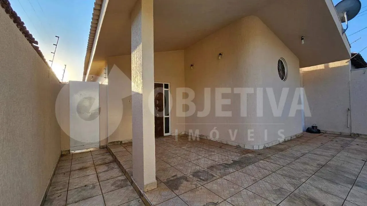 Casa para aluguel, 3 quartos, 1 suíte, 2 vagas, SARAIVA - UBERLANDIA/MG