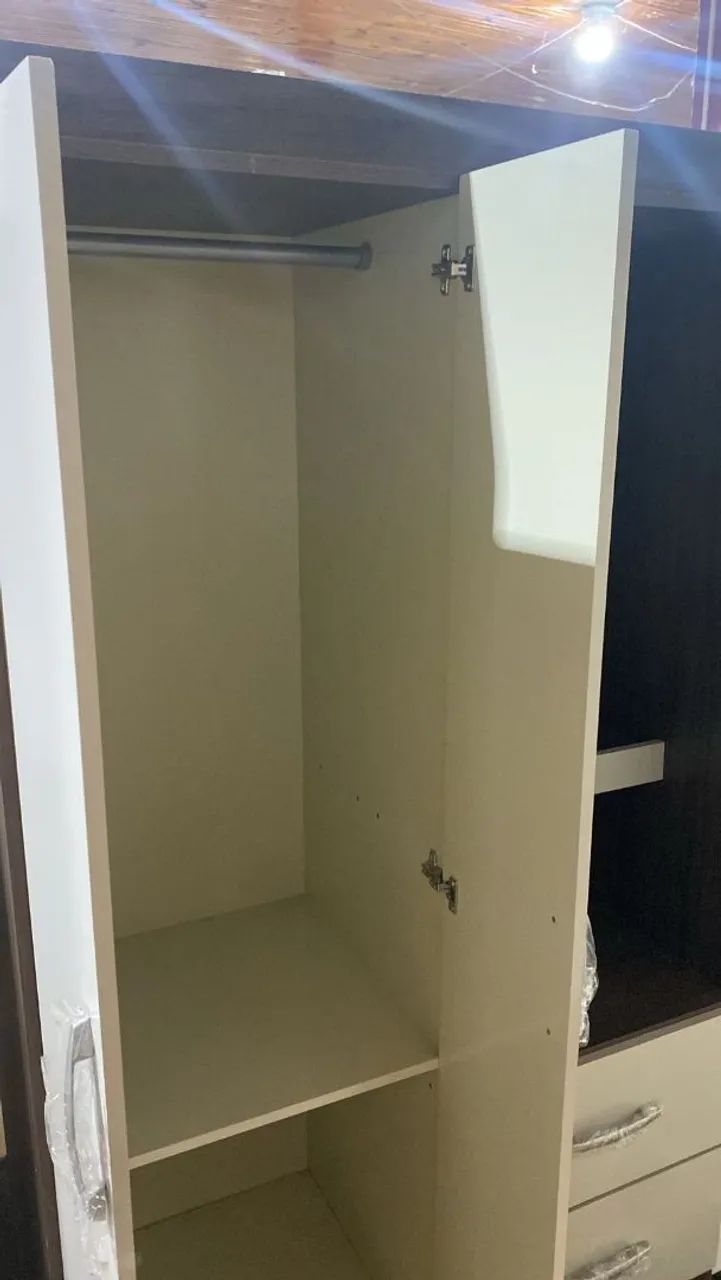 Guarda roupa de 2 portas com 2 gavetas - Foto 3