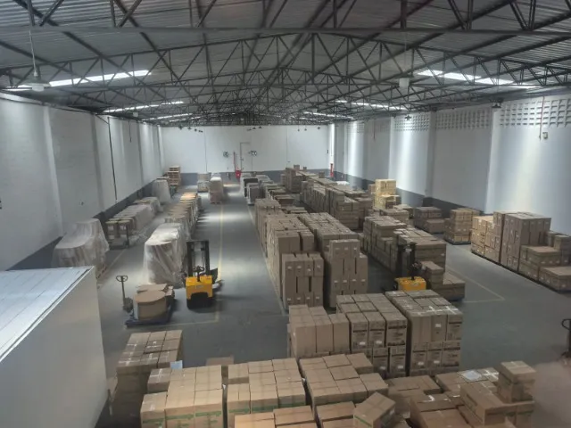 Excelente Galpão 1.500m² c/ 4 Docas e Mezanino proximo a Rua da Ponte do Rio Negro
