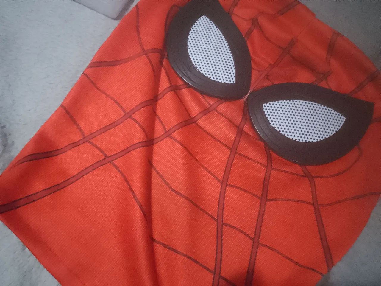 Máscara Homem Aranha, DVD aranha verso, boneco aranha de ferro e quadro Venom - Foto 3