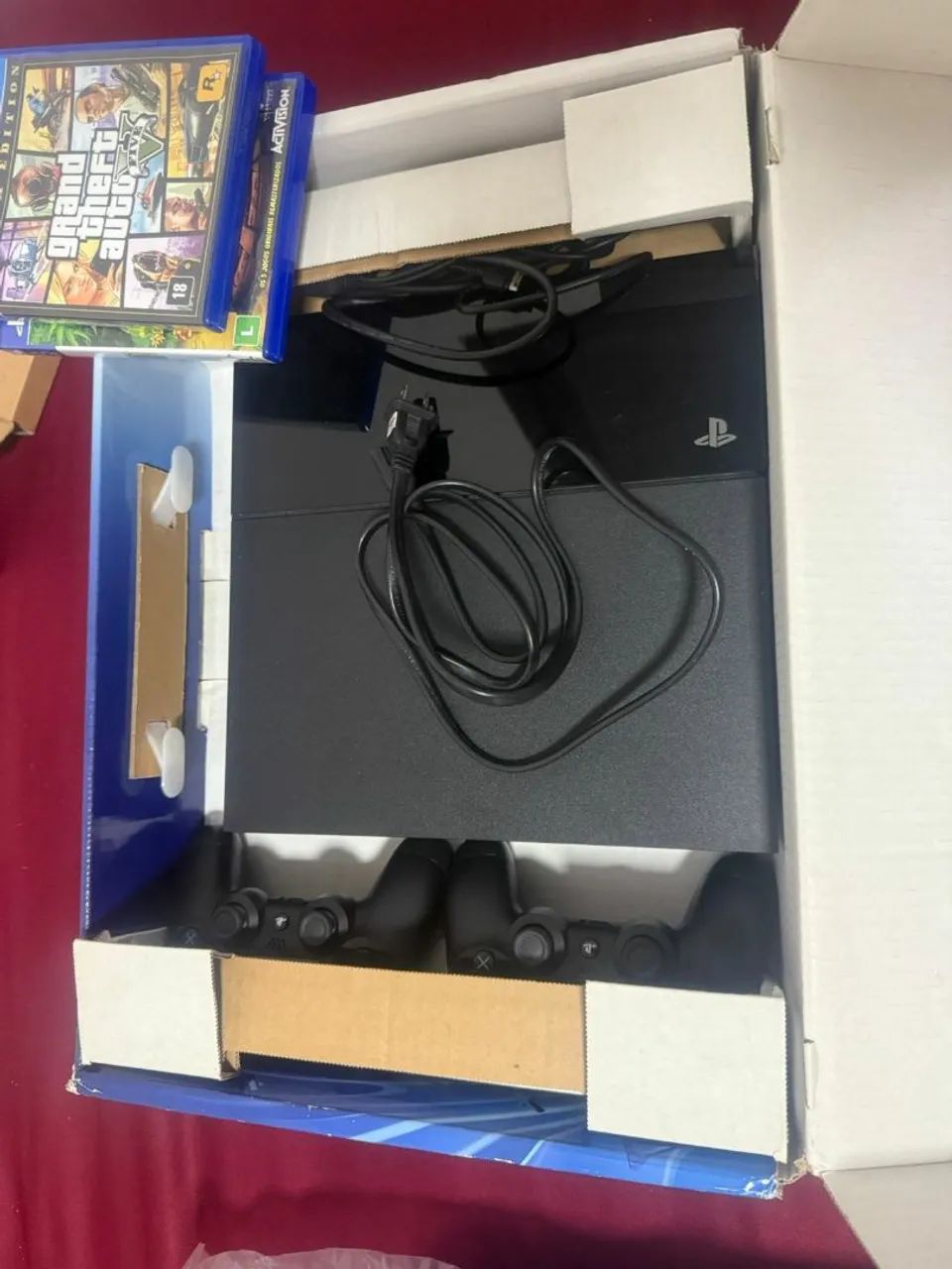 Playstation 4 - 500GB - 2 jogos - 2 controles - Foto 2