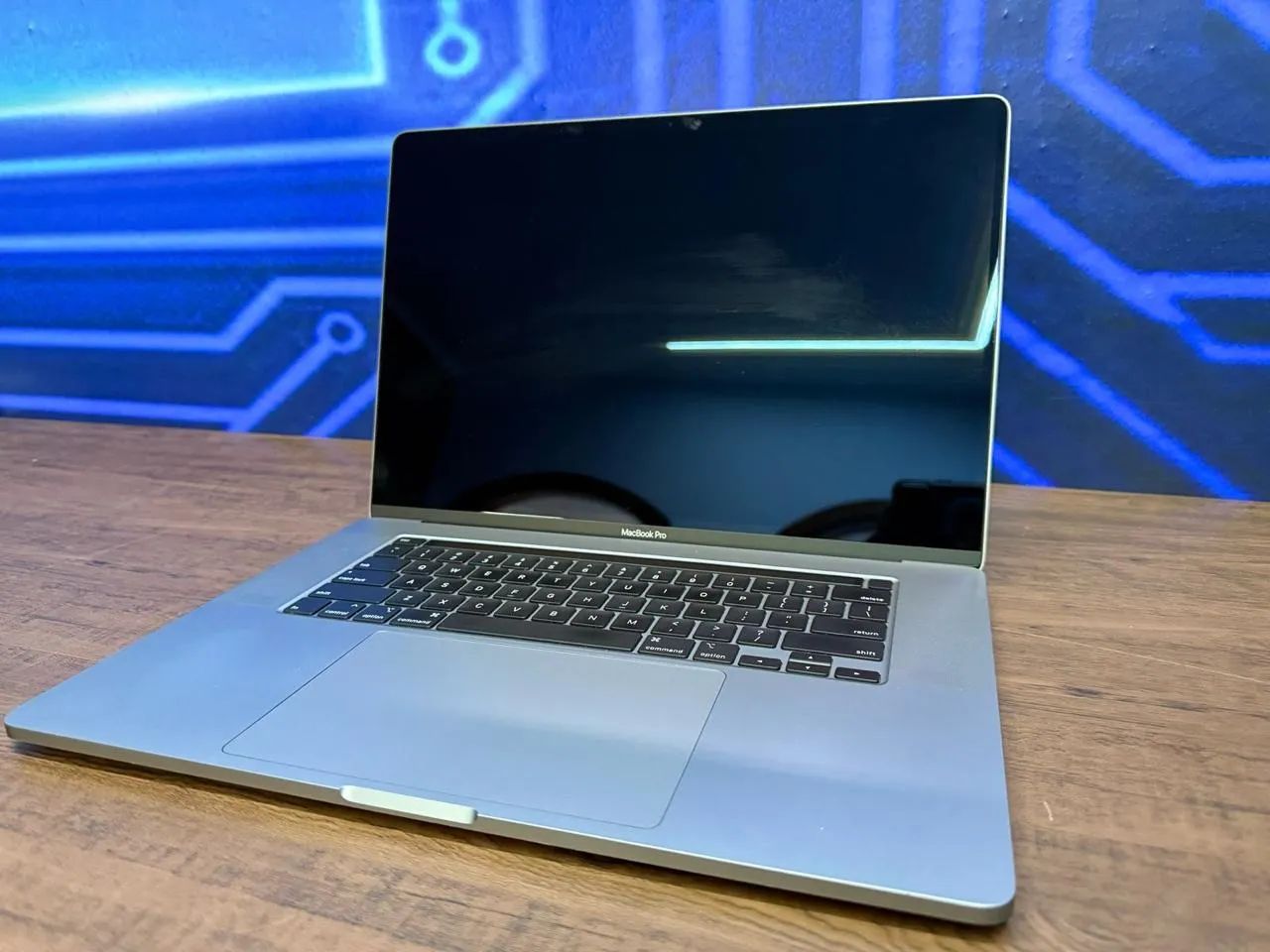 Macbook Pro - i7 | 16GB | 512SSD