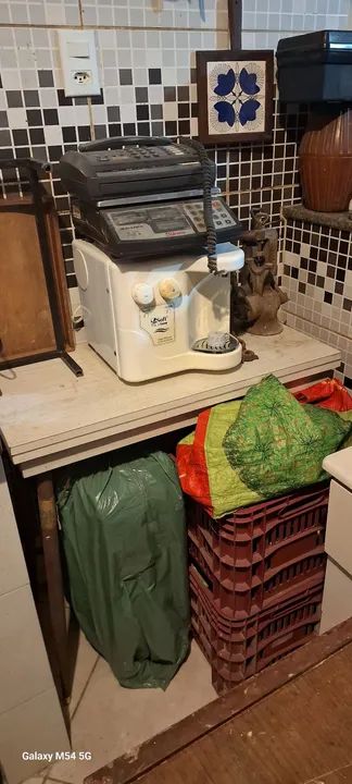 Mesa e  Cadeiras antiga .3 cadeiras 