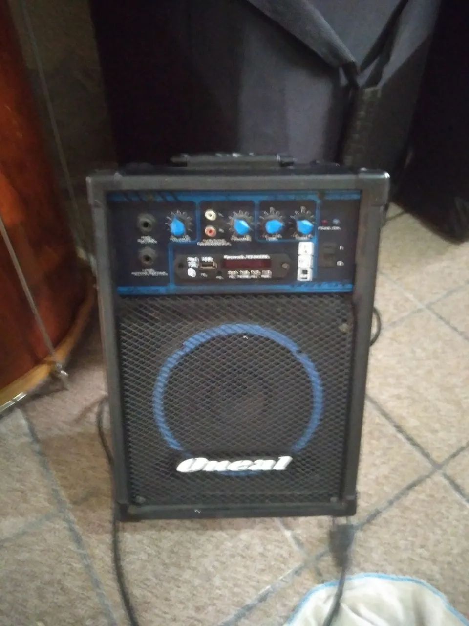 Caixa de som amplificada 