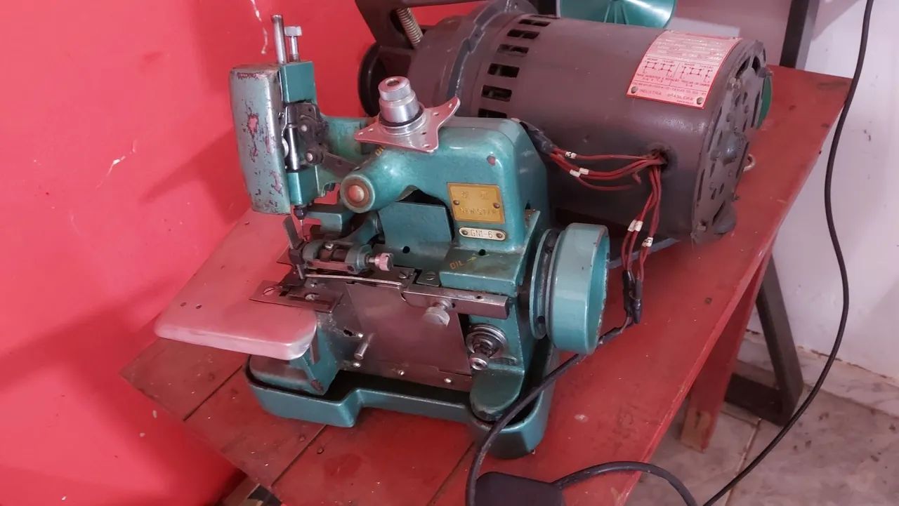 Máquina de Costura Overlock semi Industrial