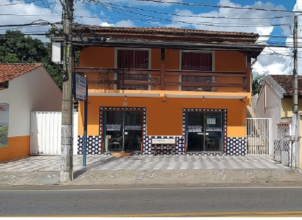 Casa para venda tem 302 metros quadrados com 4 quartos em Centro - Morungaba - SP