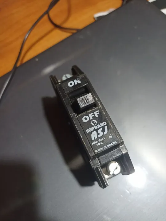 Disjuntor Termomagnético 15 a