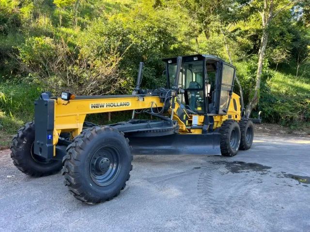 MOTONIVELADORA NEW HOLLAND RG140B