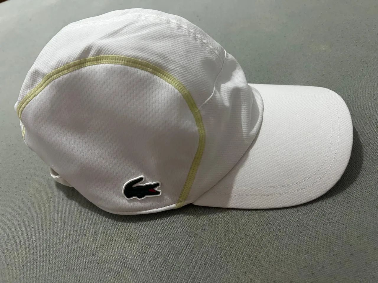 Boné Lacoste branco