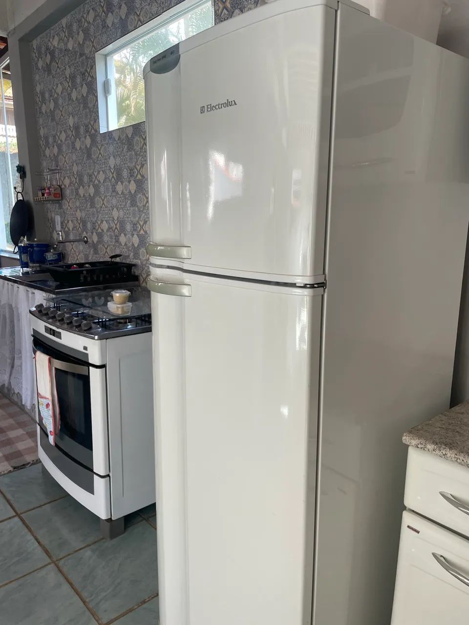 Vendo geladeira frost free 348 litros - Foto 6