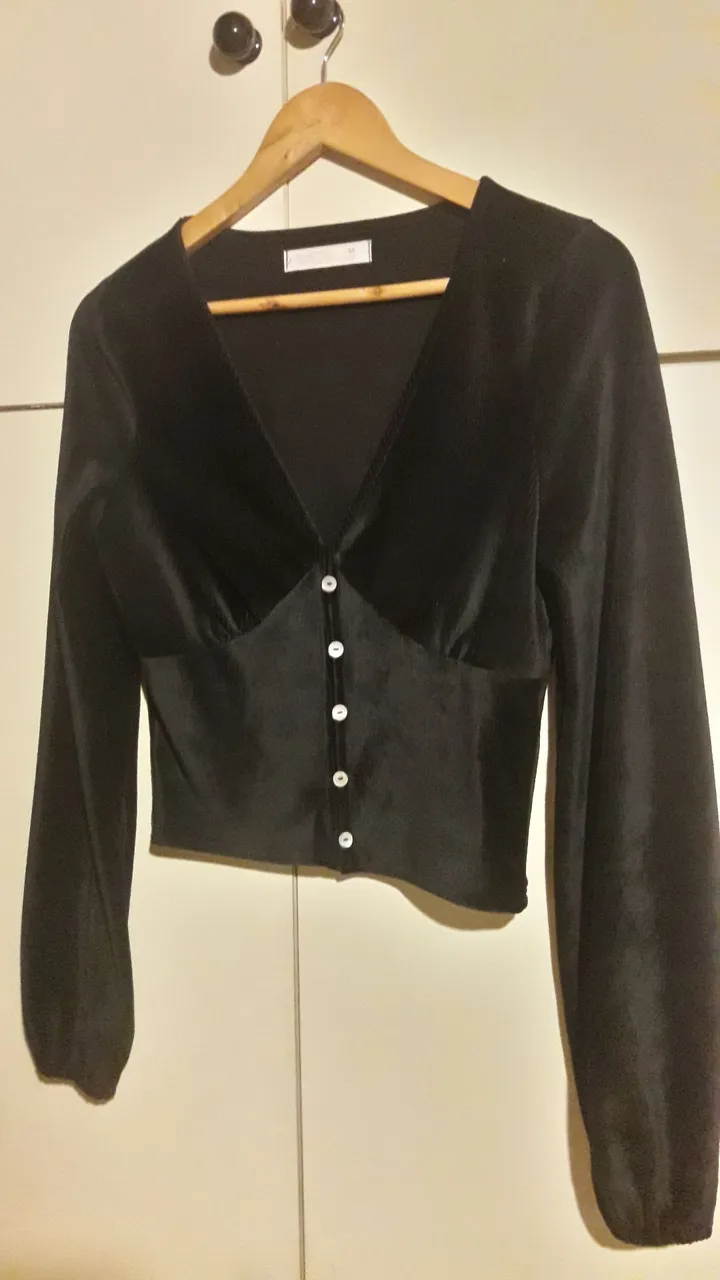 Bata de veludo preta