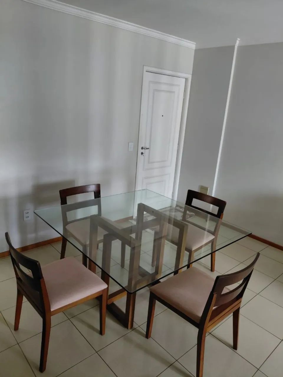 Mesa com Tampo de Vidro 4 Cadeiras - Foto 2