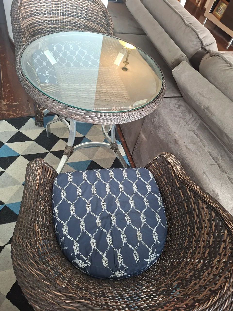 Conjunto 2 cadeiras e 1 mesa de vidro 