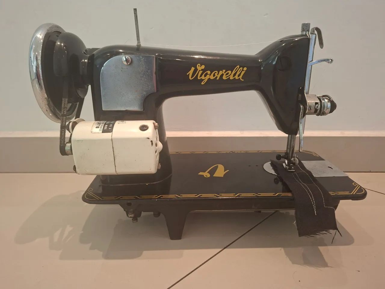 Máquina de Costura Vigorelli Antiga - Foto 2
