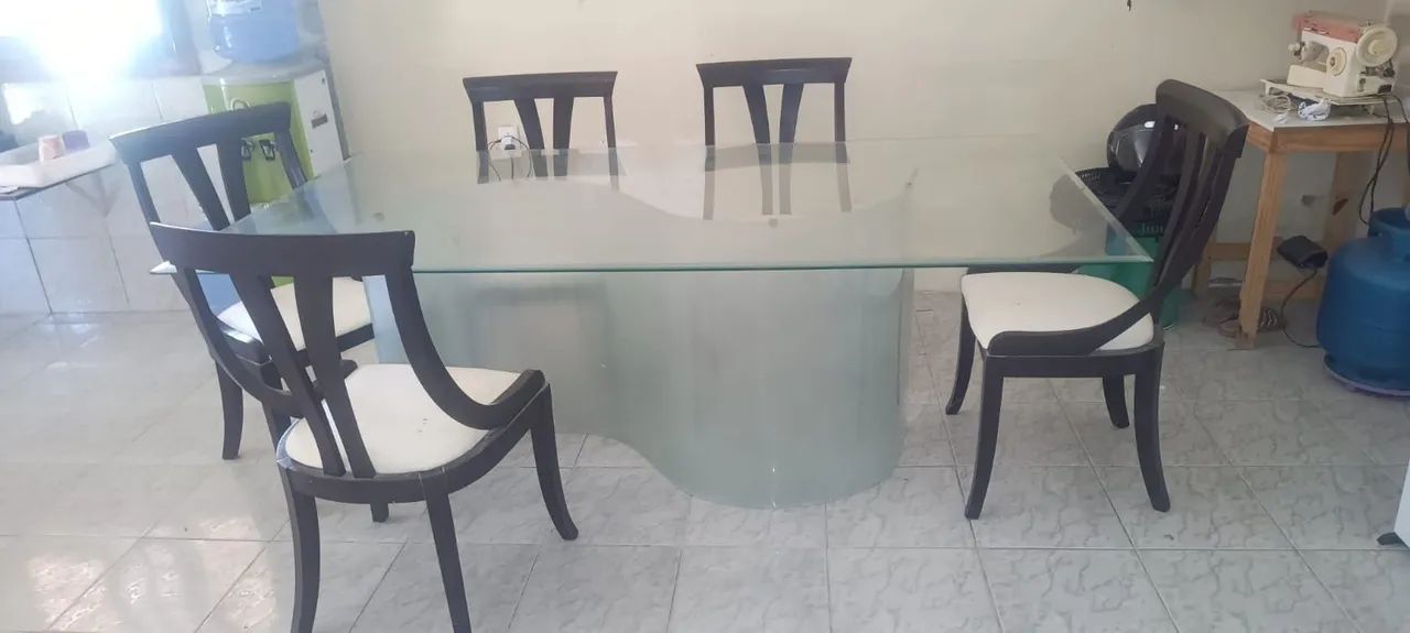 Vendo uma mesa toda em vidro com 6 cadeiras. WhatsApp * - Foto 2