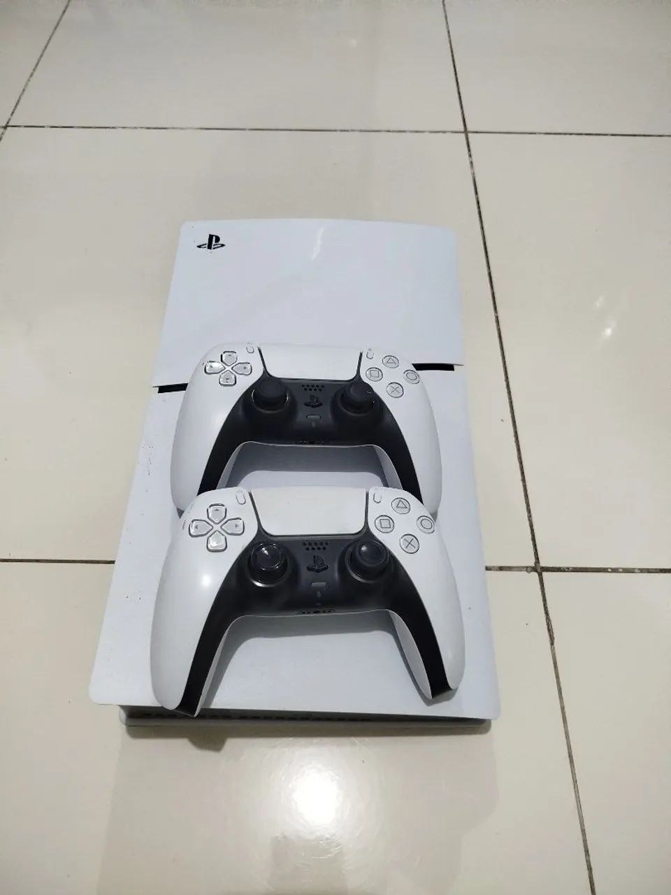 PS5 C/ 2 CONTROLES