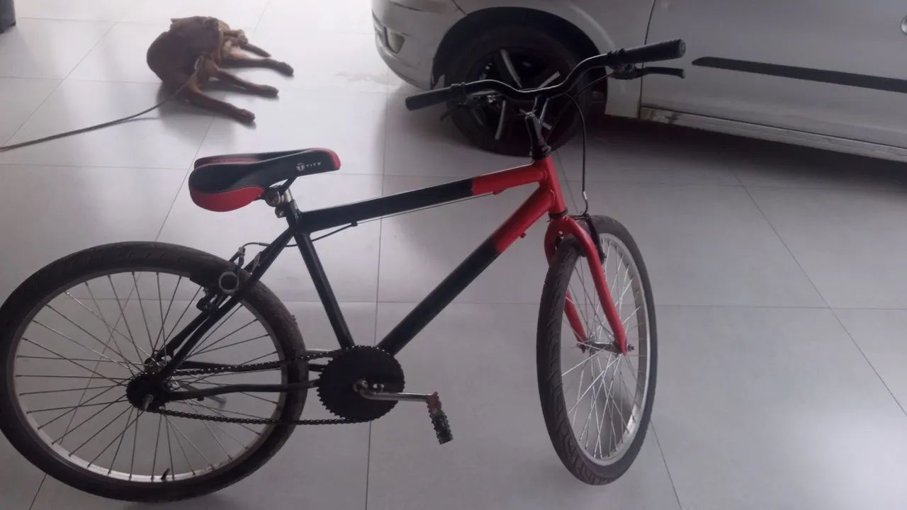 Bicicleta zerada sem nenhum risco de arranhão sem nada zerada