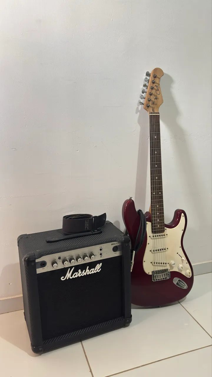 Guitarra Clark e amplificador Marshall