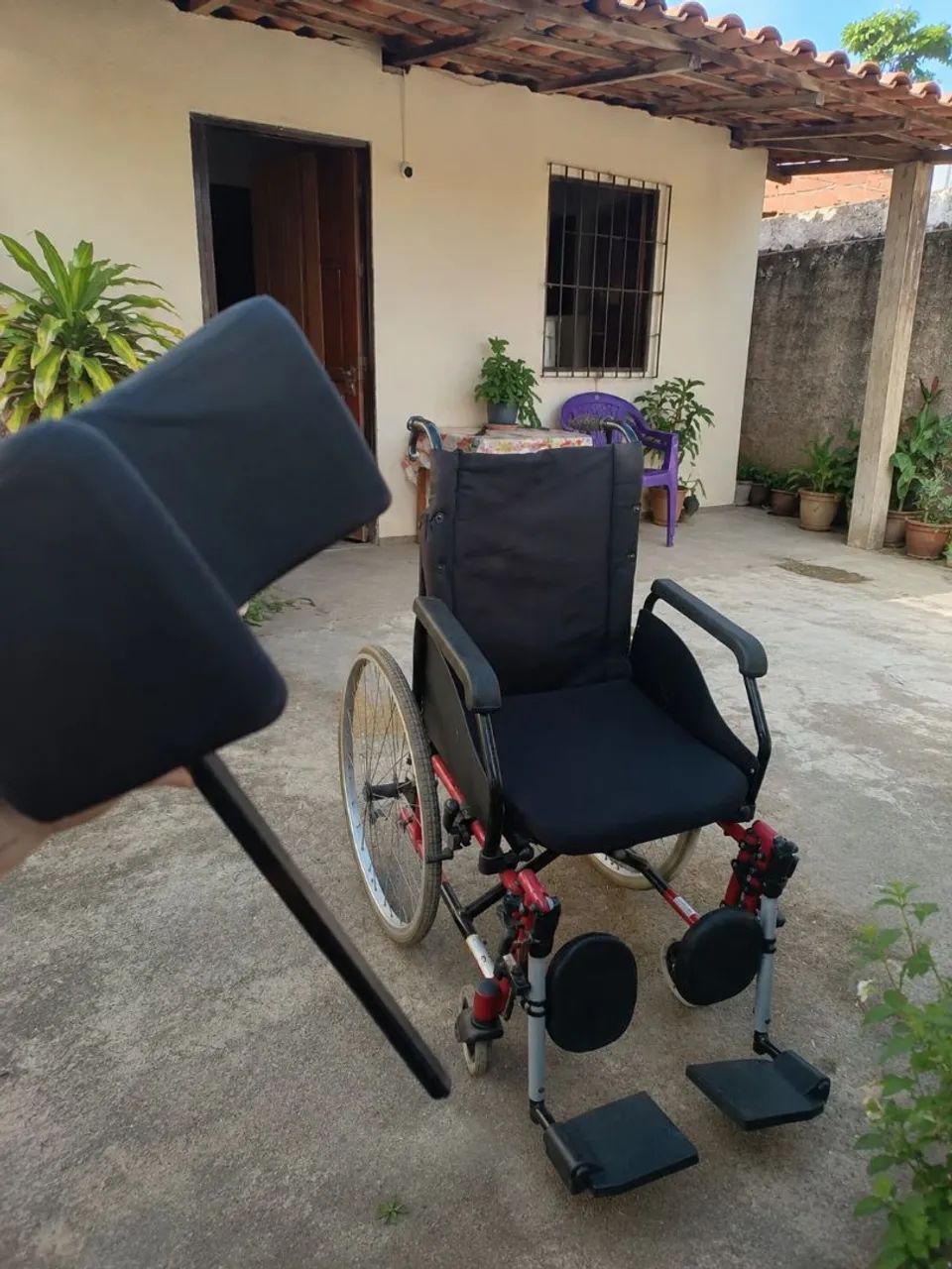 Vendo cadeira de rodas - Foto 5