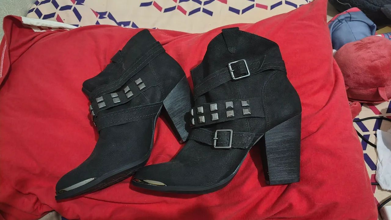 Bota marca CRAVO E CANELA, Tam 38