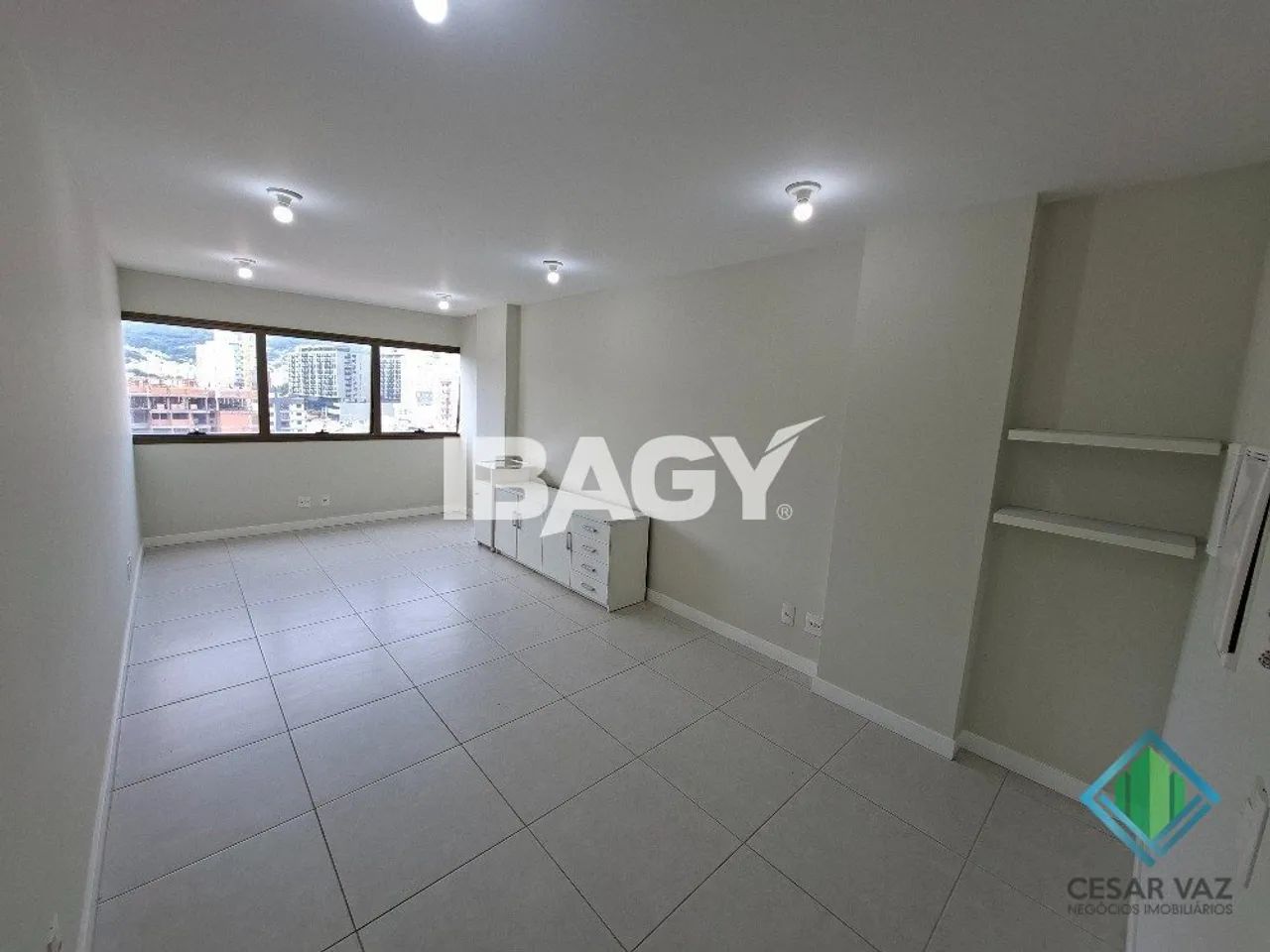 Sala comercial em excelente localização no bairro Trindade. - Foto 2