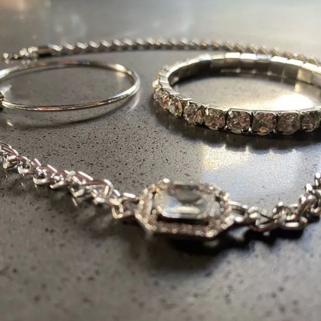 lote 4 pulseiras prateadas - Foto 3