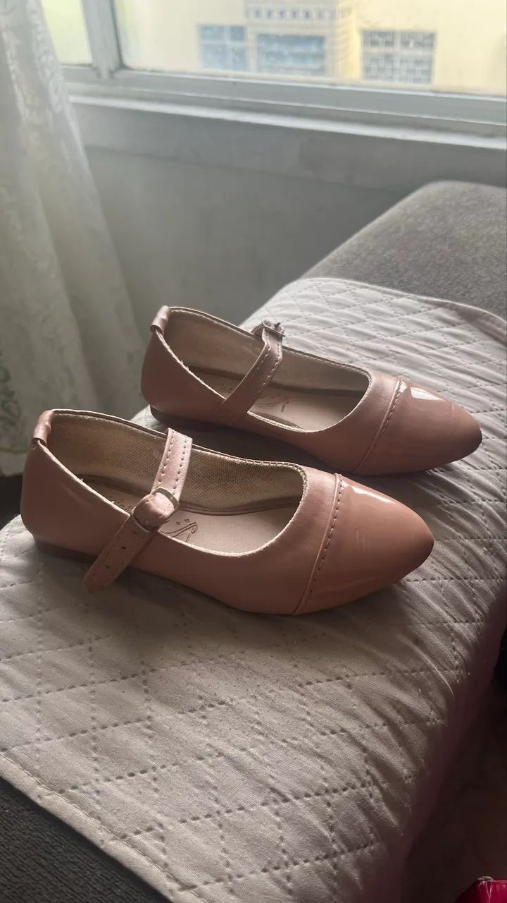 Sapatos e roupas infantis  - Foto 4