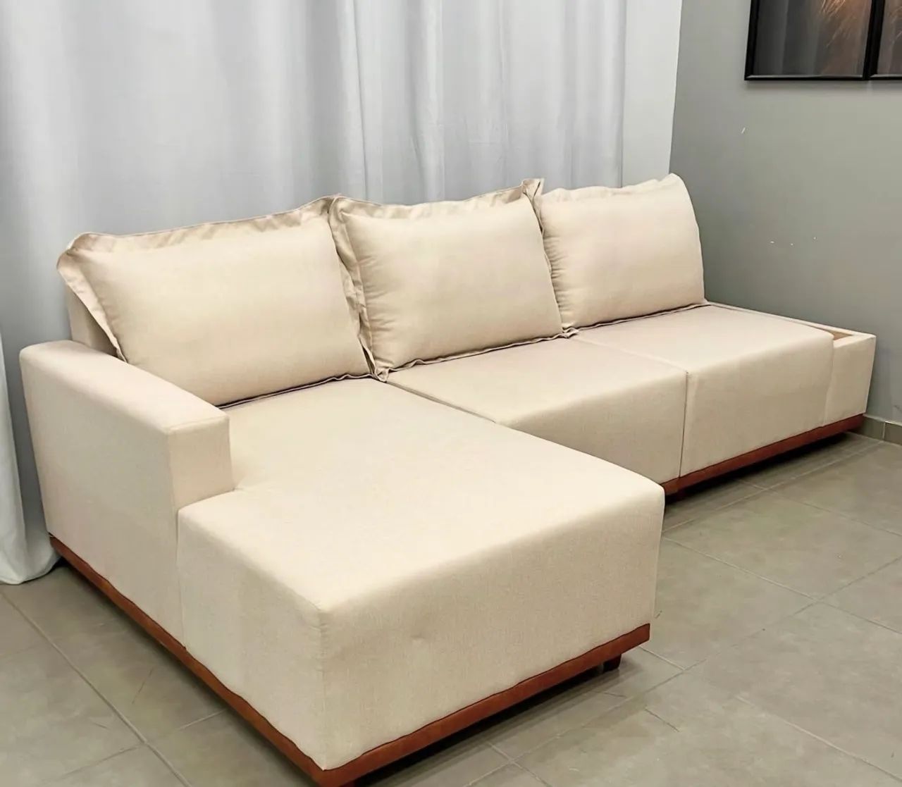 Sofá Living Suiça 6 Lugares com Chaise 288cm Tecido Linho - Foto 4
