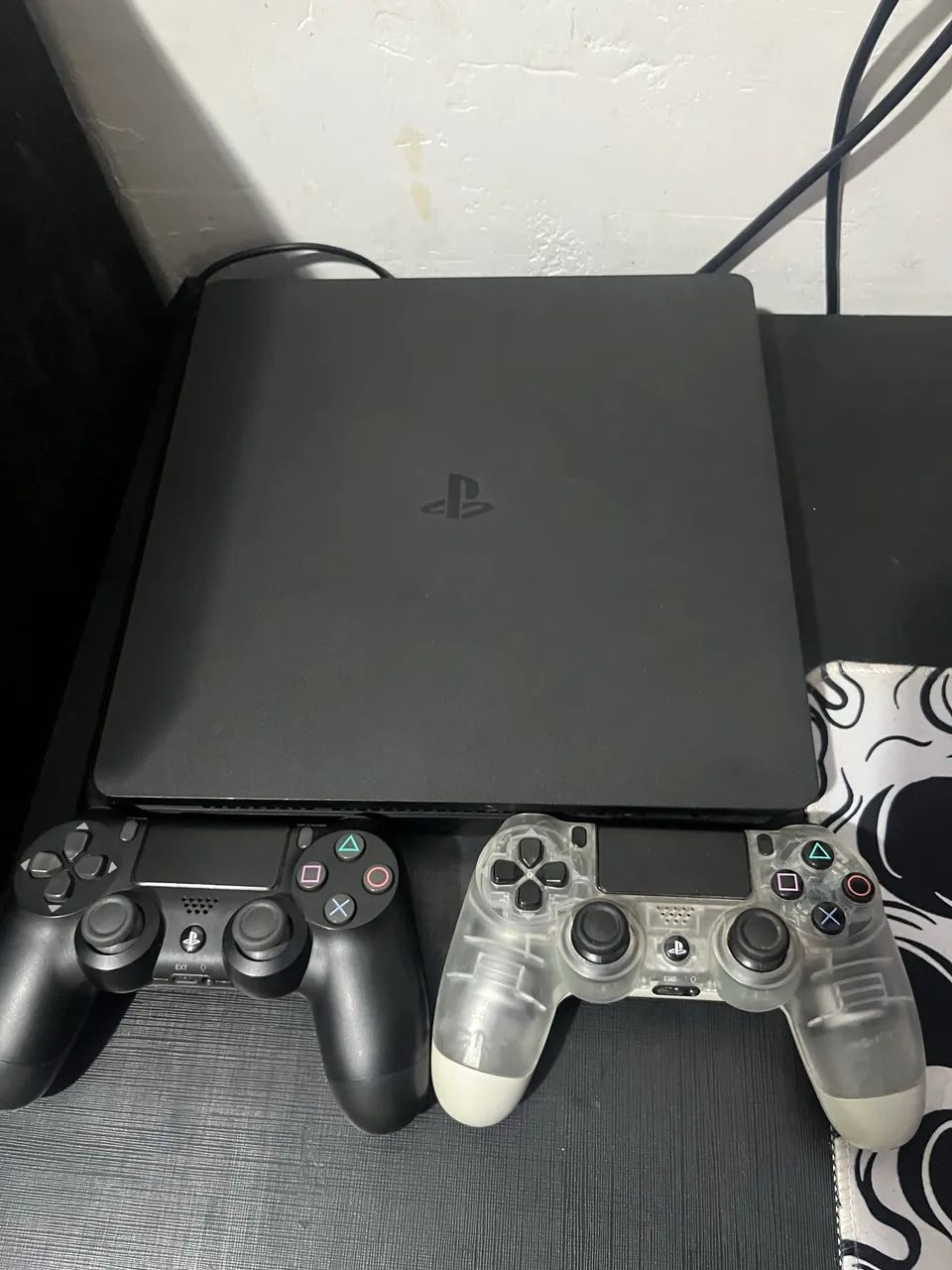 Ps4 slim 2 controles e 6 jogos - Foto 2