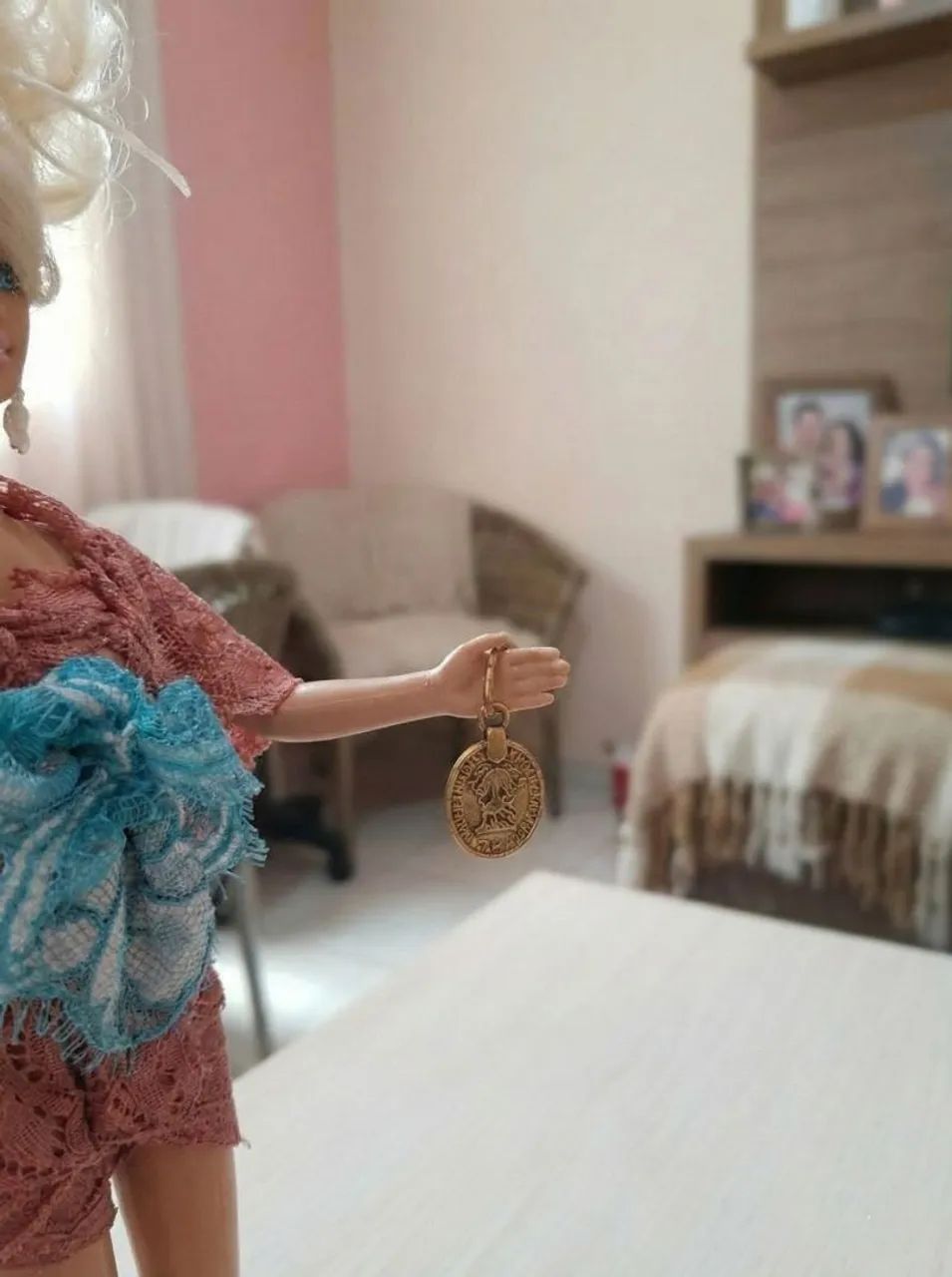 Boneca Barbie Edição Rara com o Penteado Original e Roupa em Renda Personalizada - Foto 3