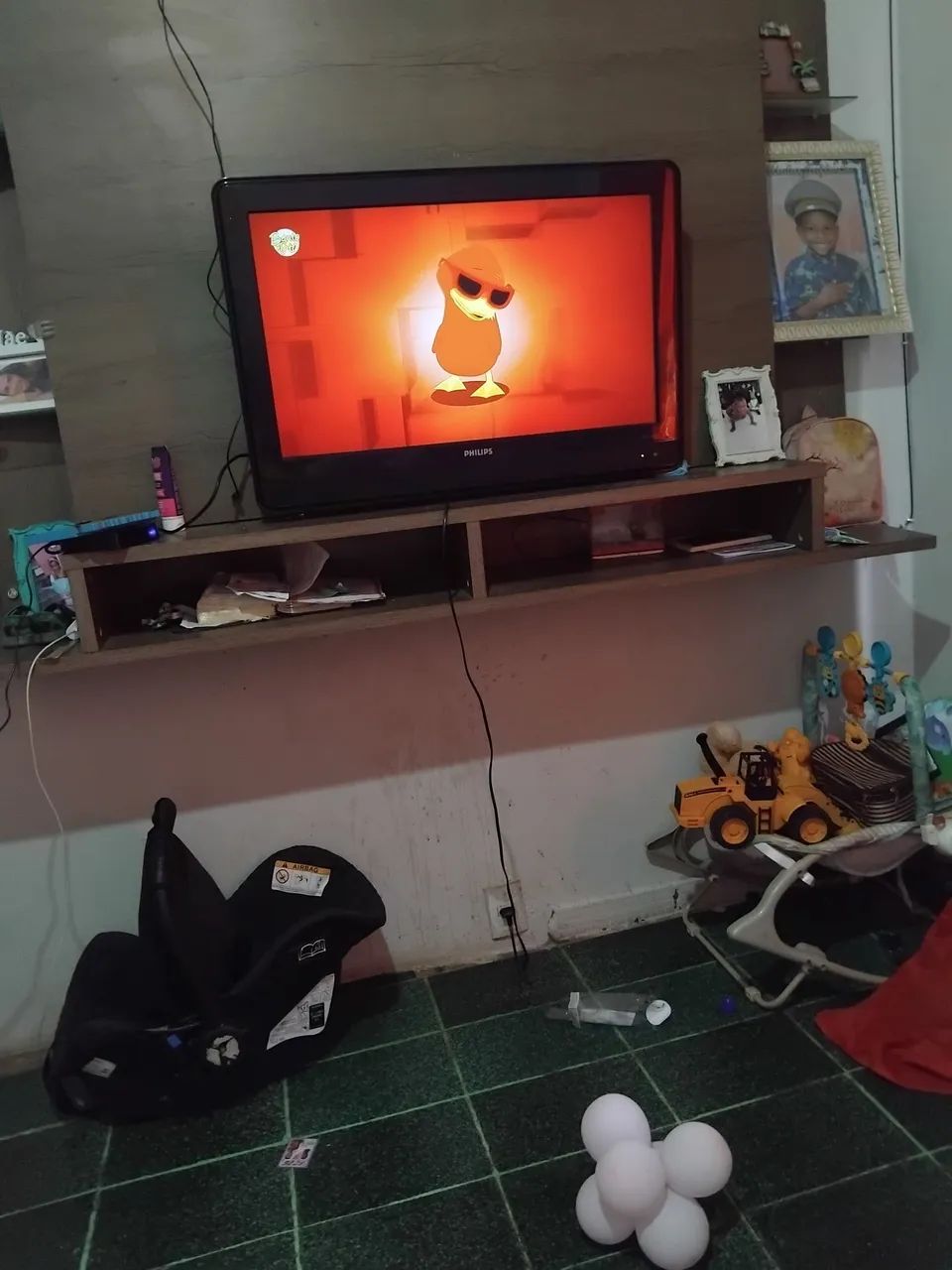 Vendo TV de 32 polegadas nao e smart está sem controle 