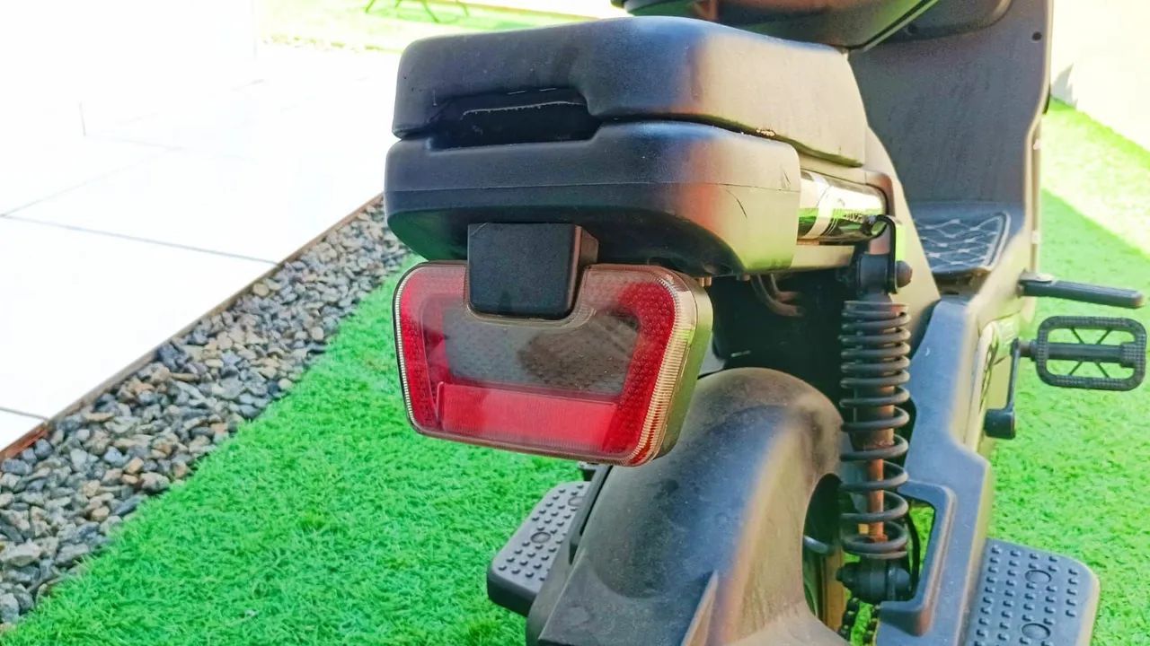 Scooter Elétrica EKO7 com carregador, em bom estado de conservação e funcionando. - Foto 4