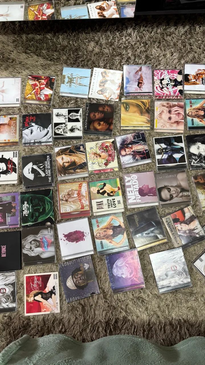 CDs cantoras pop internacional  - Foto 4