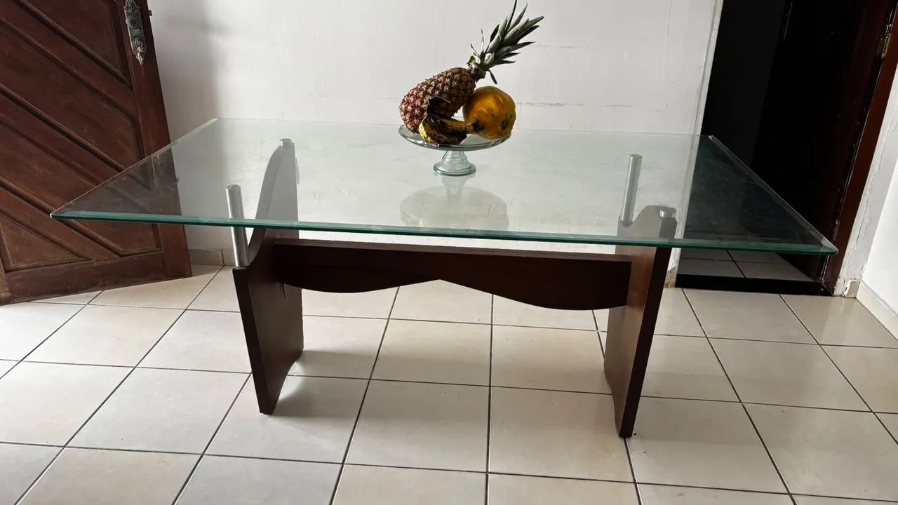 Anúncio de mesa de vidro 