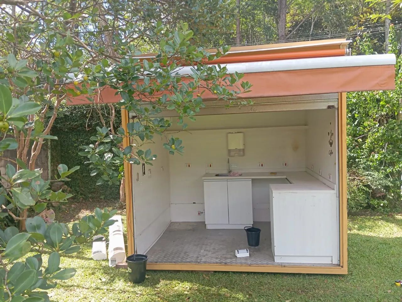 Contêiner Comercial Equipado- Bancadas, ar condicionado e tomadas 220v