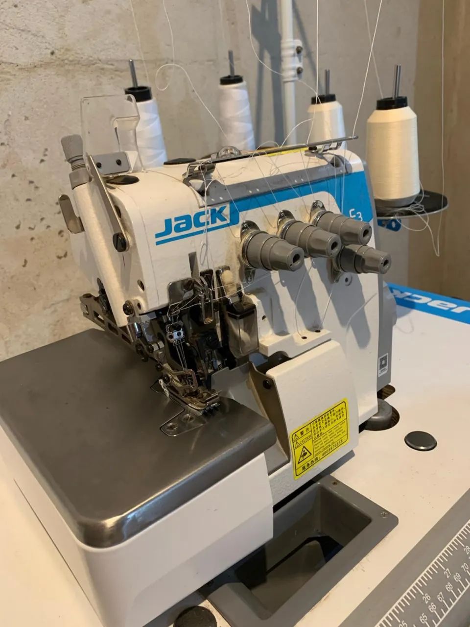 MÁQUINA OVERLOCK JACK 4 FIOS INDUSTRIAL  - Foto 2