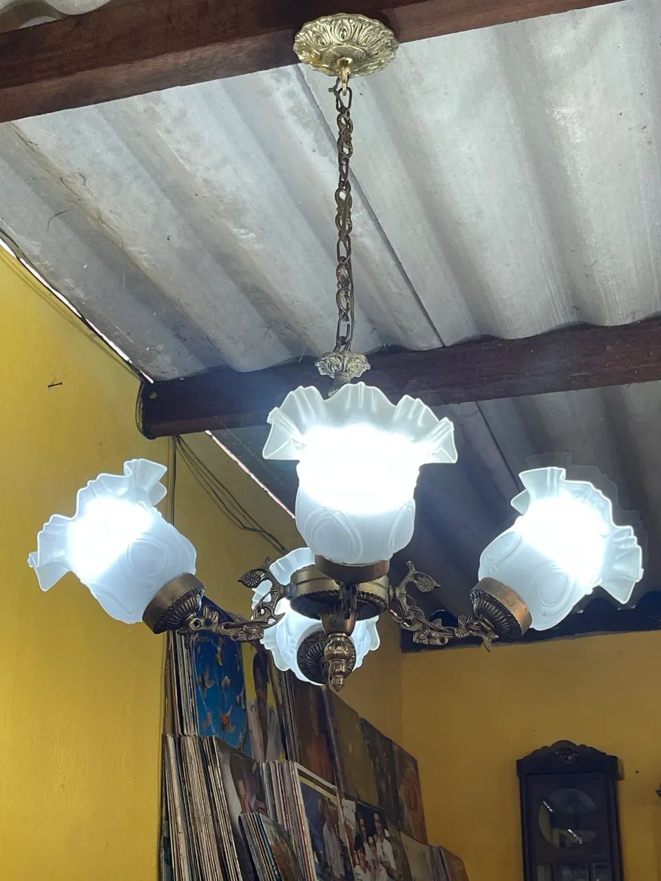Lindo par de lustre bronze puro antigo - Foto 2