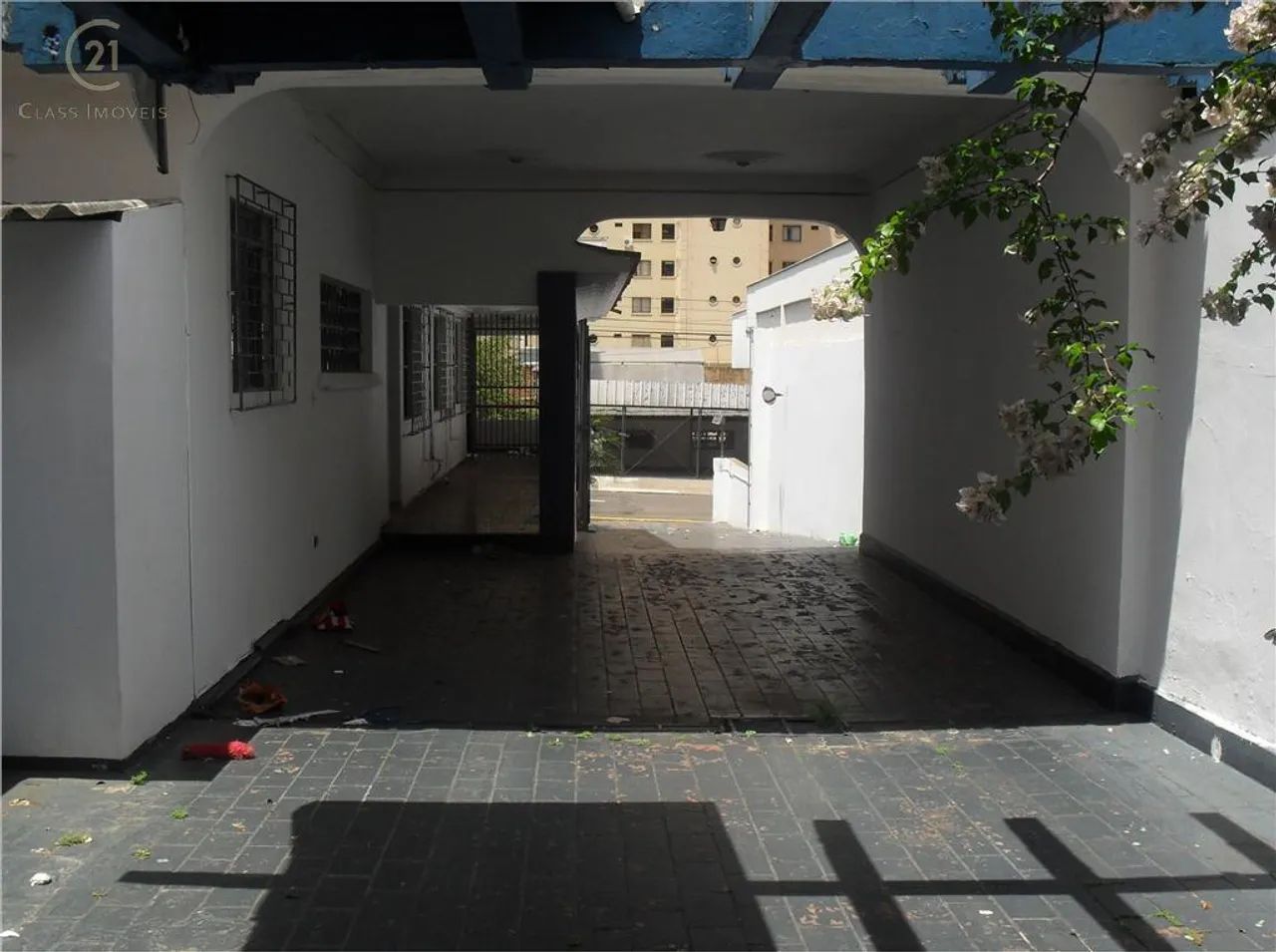 Casa para alugar em Londrina, Centro, com 5 quartos, com 500 m² - Foto 2
