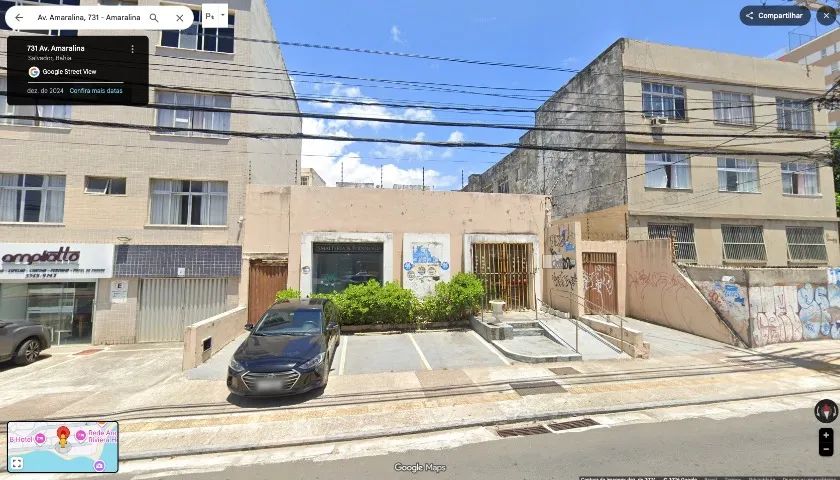 Av Amaralina 731 - Terreno com Loja e Prédio Anexo - 525m2