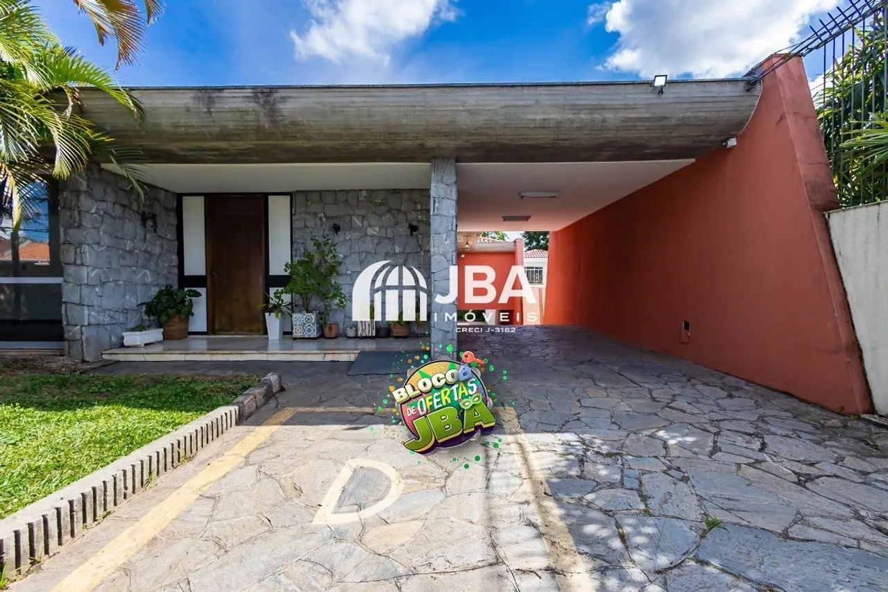 CASA COM QUINTAL, PRÓXIMA AO CENTRO!