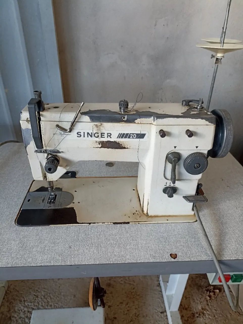 Maquina Costura industrial Singer zig zag com lubrificação automatica motor novo - Foto 3