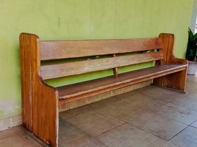 2 Bancos de madeira de 2.5 metros de comprimento(Tipo banco de Igreja) - Foto 2
