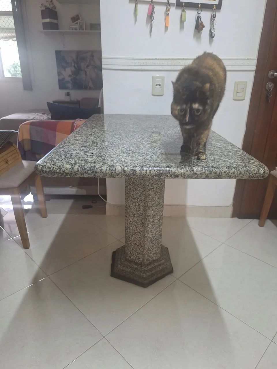 Mesa de jantar em granito 1,20m x 0,70m (sem cadeiras)