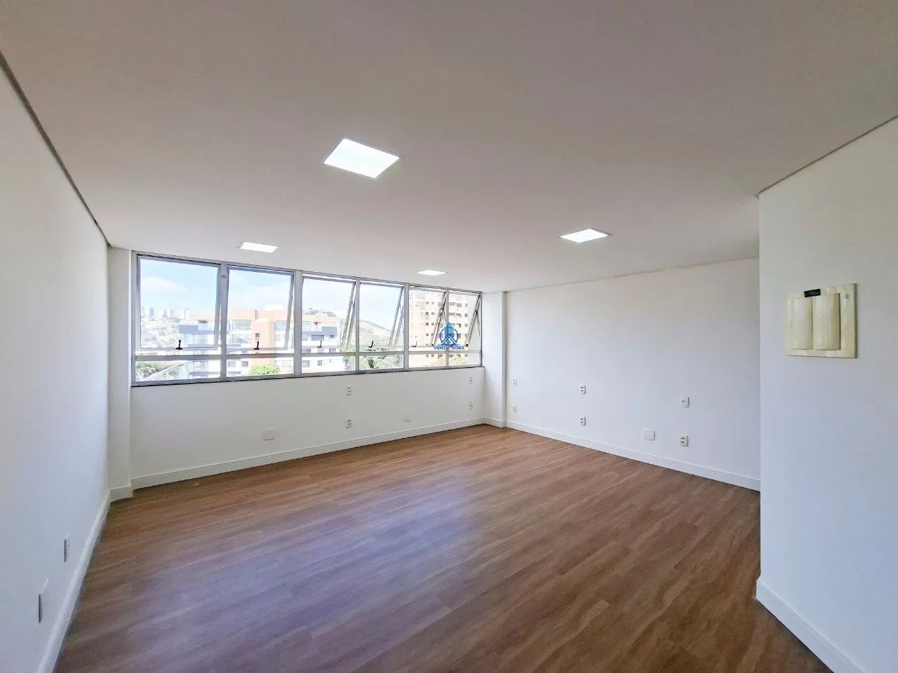 Sala para locação, 27 metros, 1 vaga - Foto 2