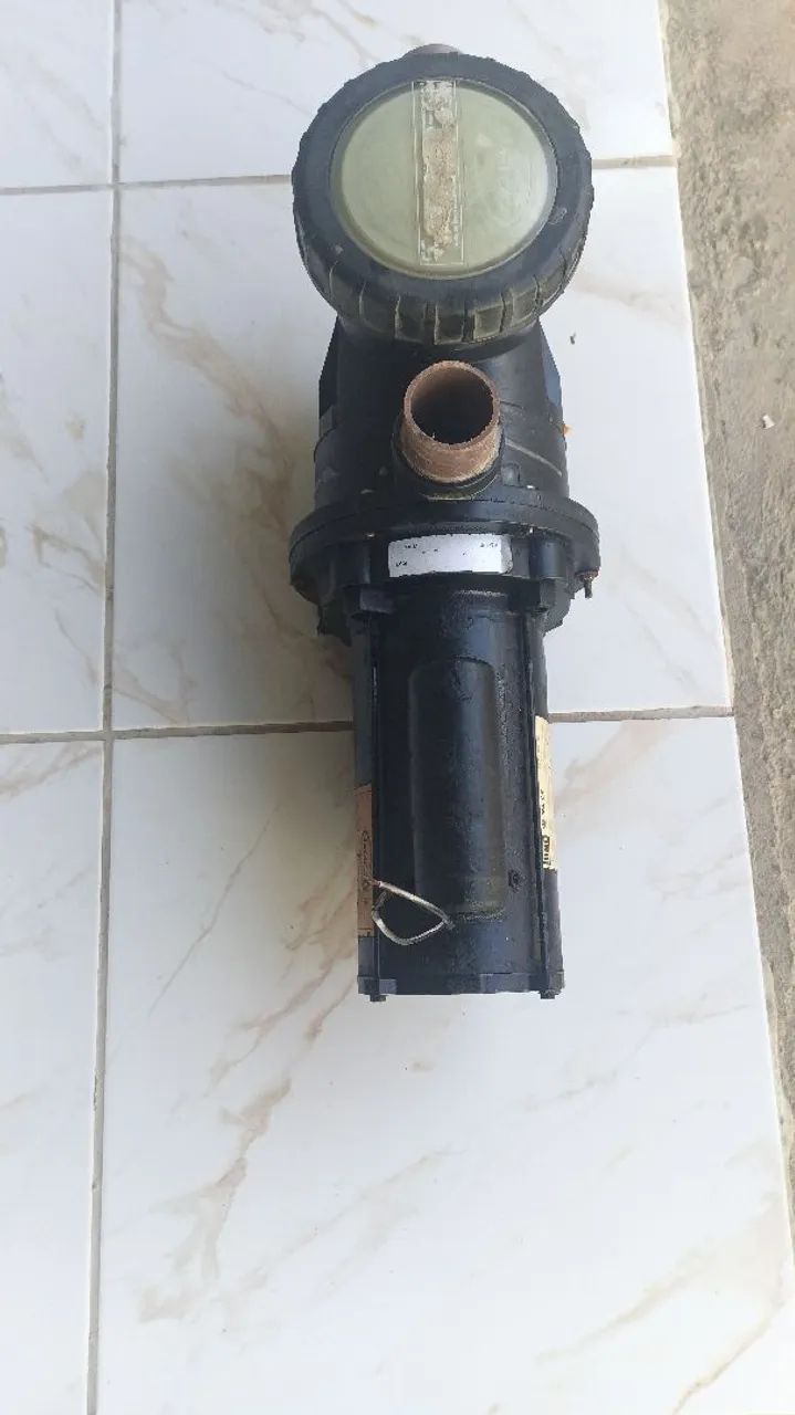 Vendo uma bomba de piscina 3/4 jacuzzi revisada  - Foto 2