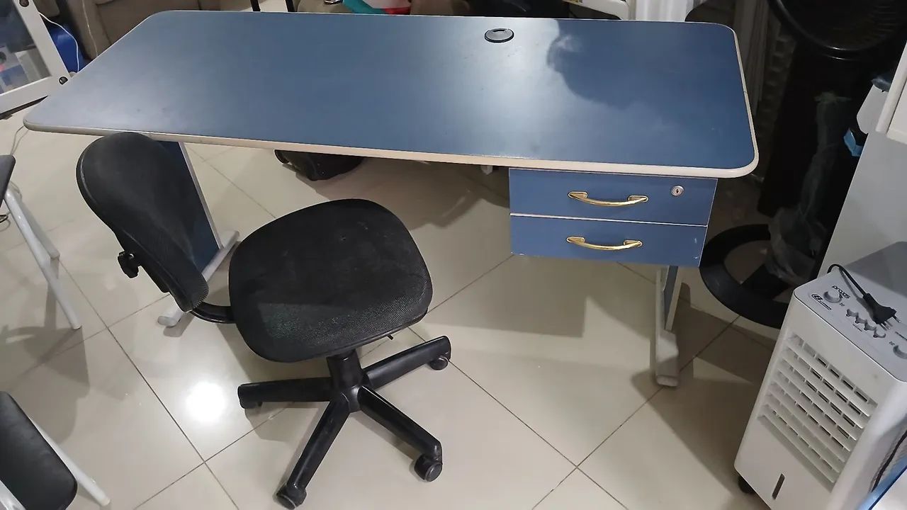 Mesa estudo com cadeira.Faço a entrega *  - Foto 3