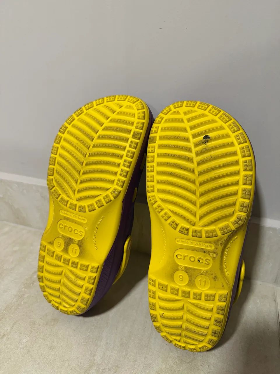 Crocs Los Angeles Lakers Roxo e Amarelo - Foto 2