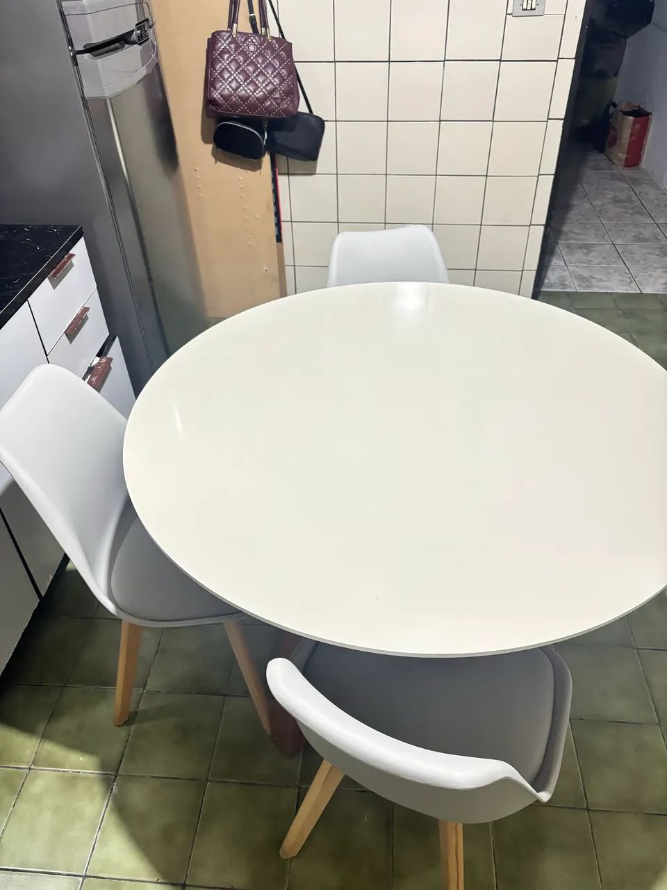 Mesa de 4 cadeiras redonda 