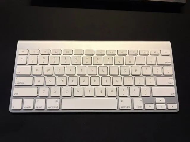 Apple Wireless Keyboard (A1314)